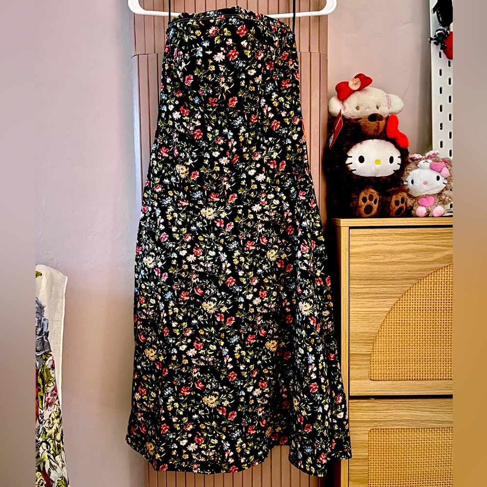Sleeveless A-line floral dress